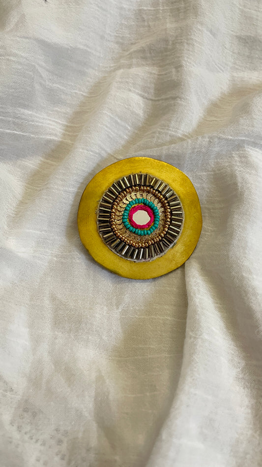 Matchi round brass hair clip