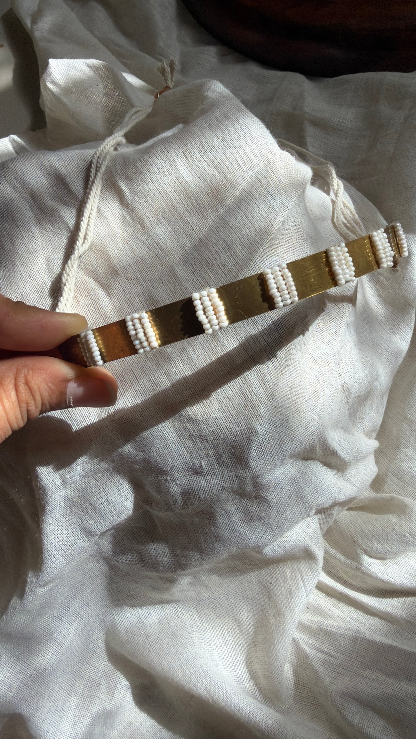 Cream moti choker