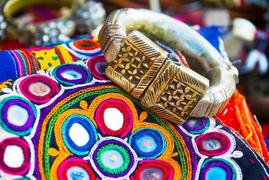 Mirror-Work Magic: Why Mirror Embellished Jewelry Shines in Indian Festivals
