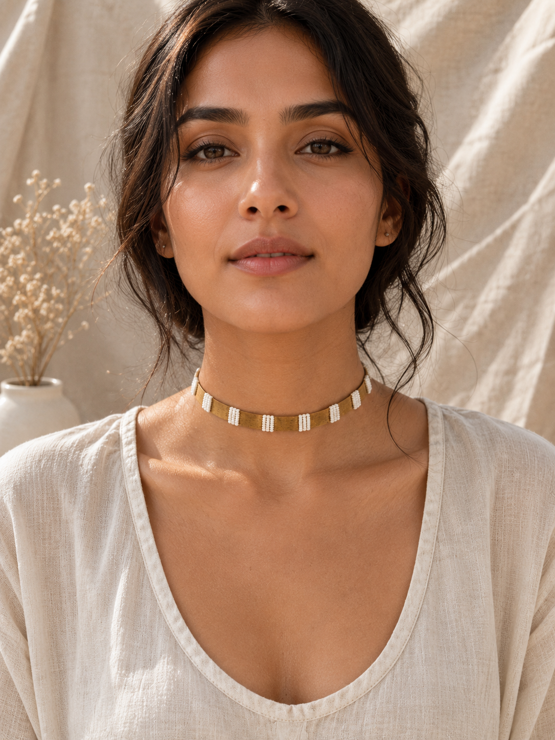 Cream moti choker