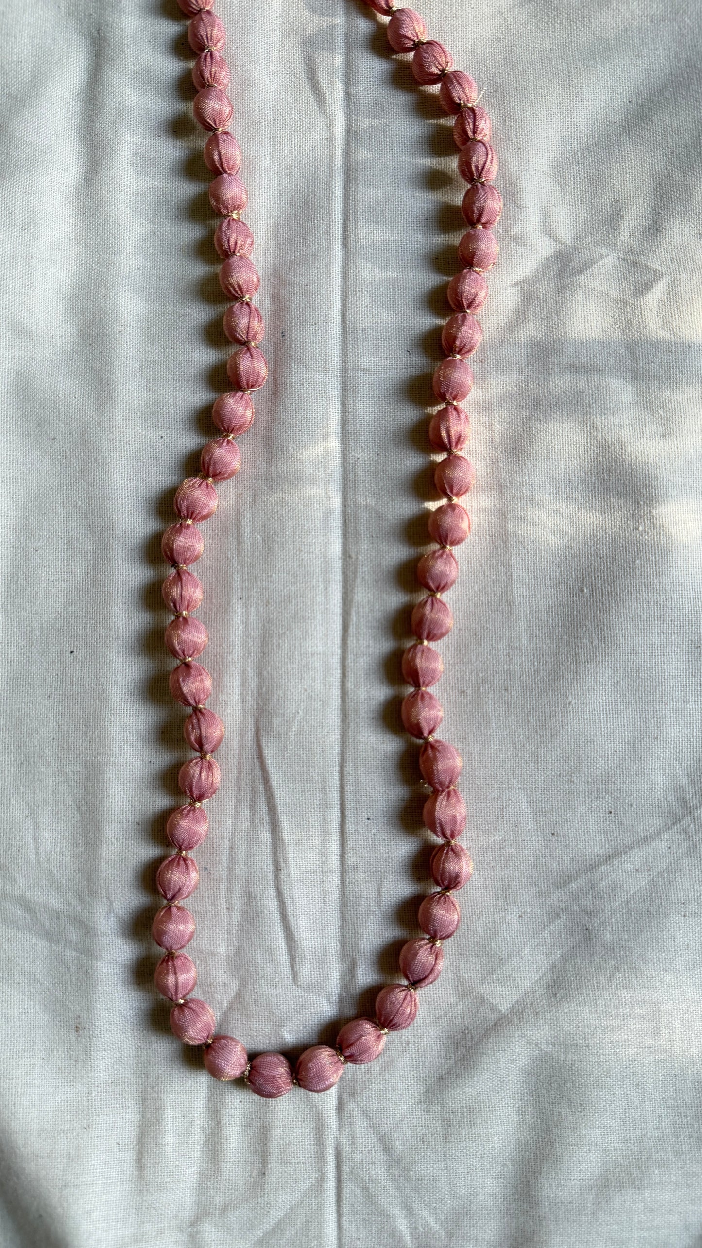 Light gulabi mala