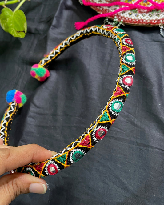 Black Kutchi  Hasli By Gamthi Fashion