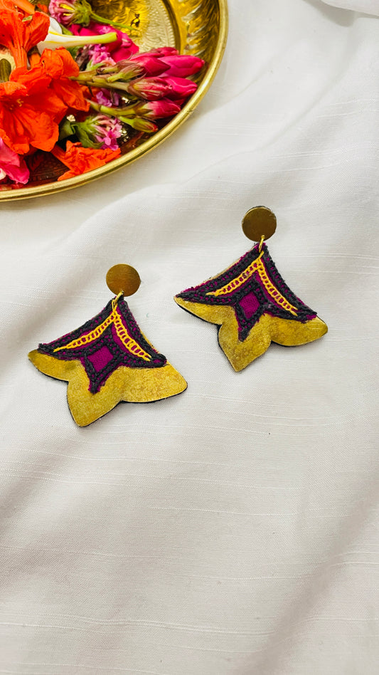 Leaf drop brass earrings