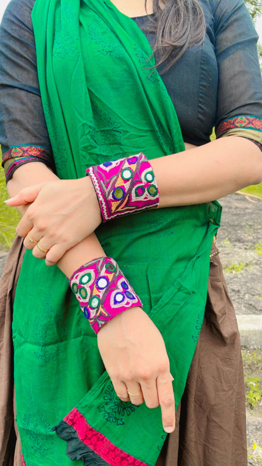 Magenta Mirage Hand Cuff