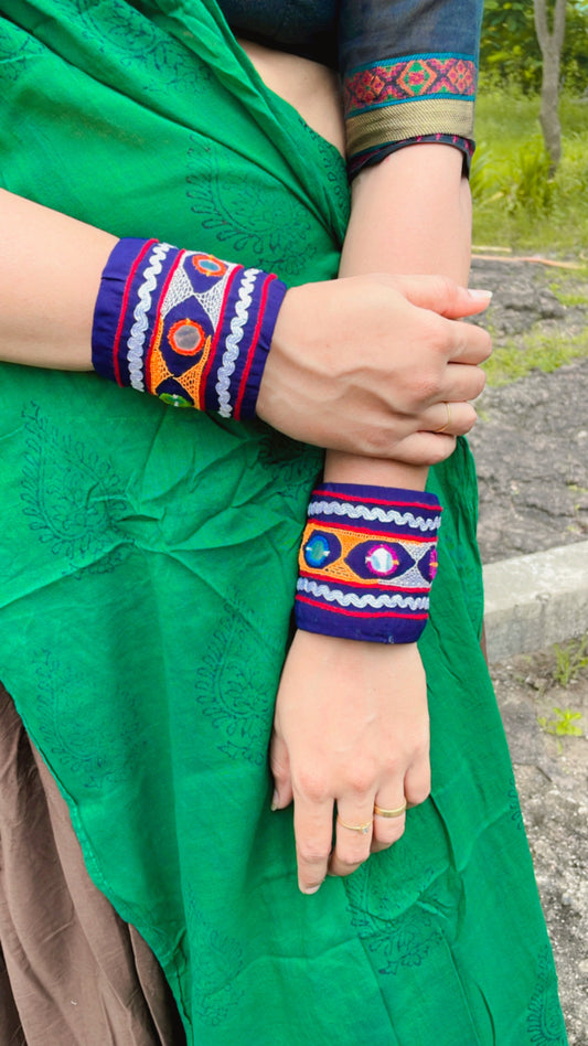 Noor Night Hand Cuff